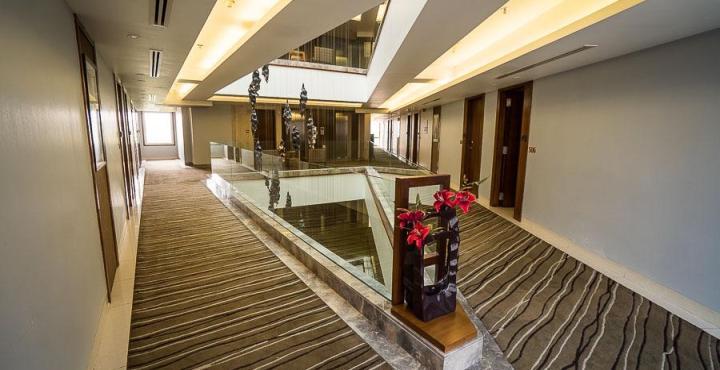 होटल Suba International Sahar Road 4*