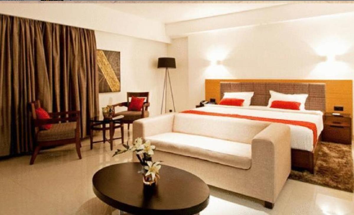 होटल Suba International Sahar Road 4*