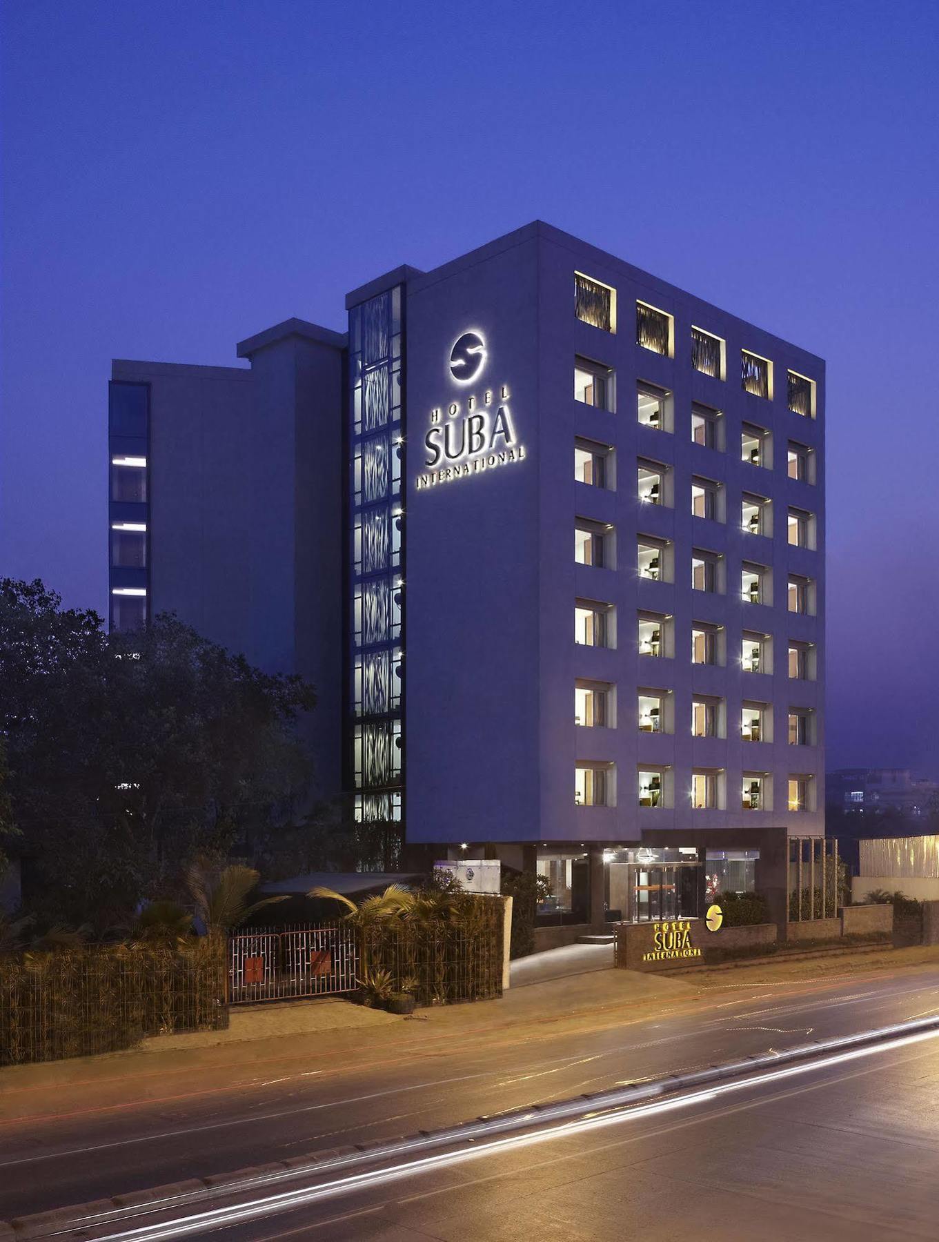 होटल Suba International Sahar Road 4*